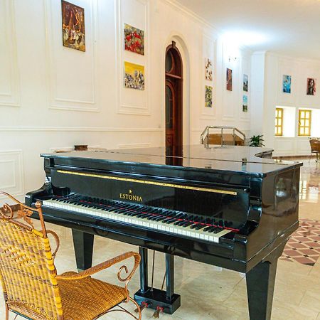 Chabiant Guesthouse Chateau Monolit Ikinci Yeniyol Exteriör bild
