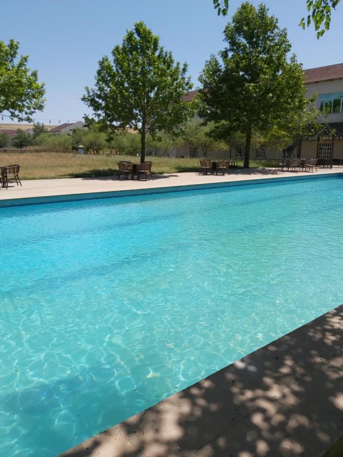 Chabiant Guesthouse Chateau Monolit Ikinci Yeniyol Exteriör bild