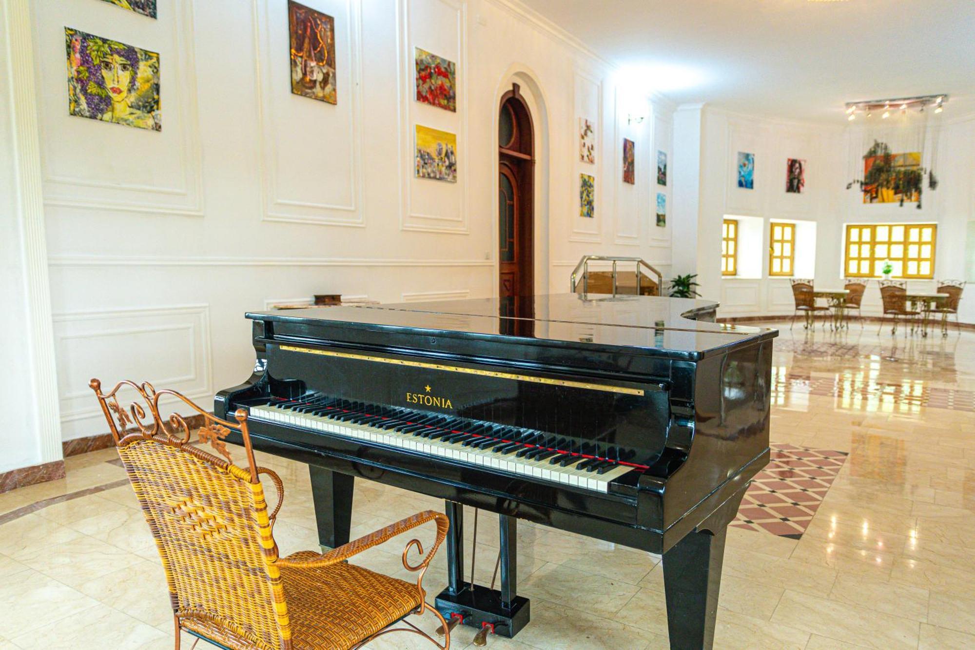 Chabiant Guesthouse Chateau Monolit Ikinci Yeniyol Exteriör bild