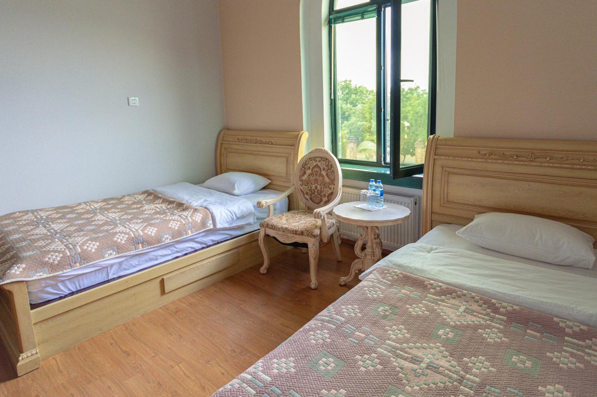 Chabiant Guesthouse Chateau Monolit Ikinci Yeniyol Exteriör bild