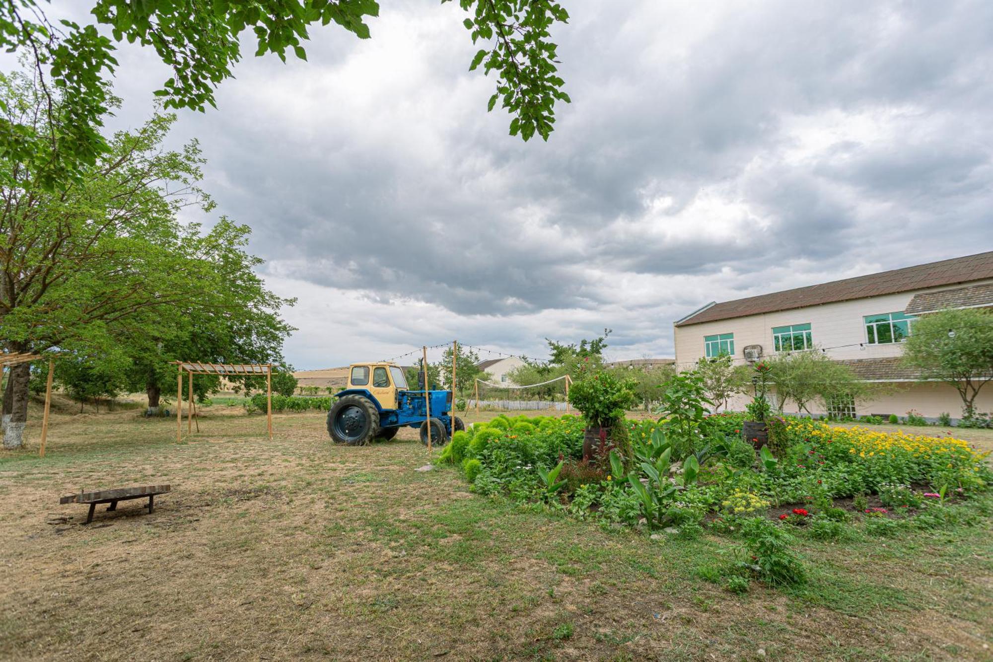 Chabiant Guesthouse Chateau Monolit Ikinci Yeniyol Exteriör bild