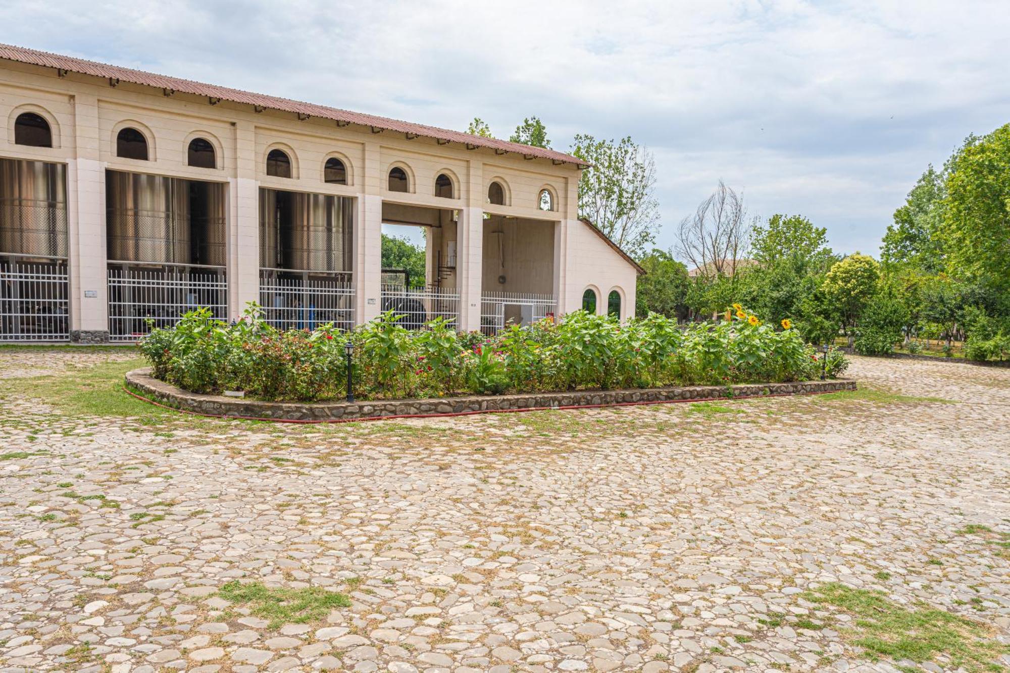 Chabiant Guesthouse Chateau Monolit Ikinci Yeniyol Exteriör bild