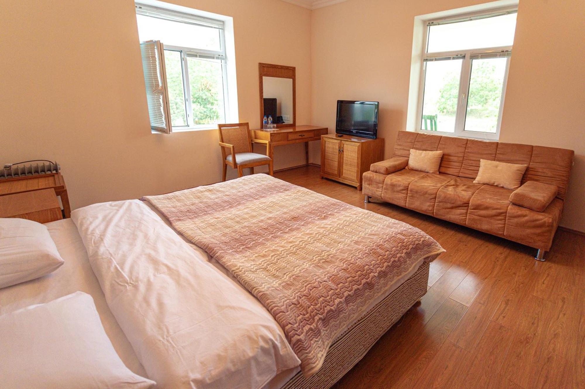 Chabiant Guesthouse Chateau Monolit Ikinci Yeniyol Exteriör bild