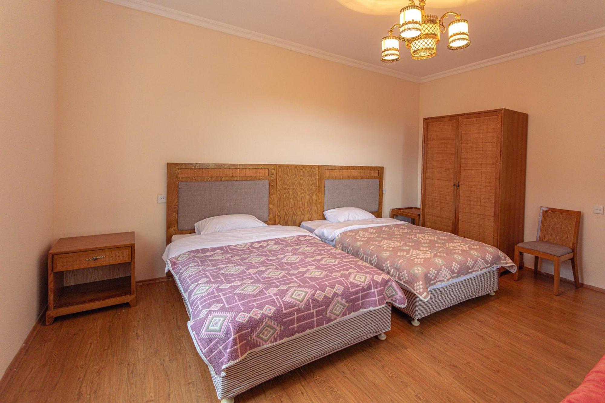 Chabiant Guesthouse Chateau Monolit Ikinci Yeniyol Exteriör bild