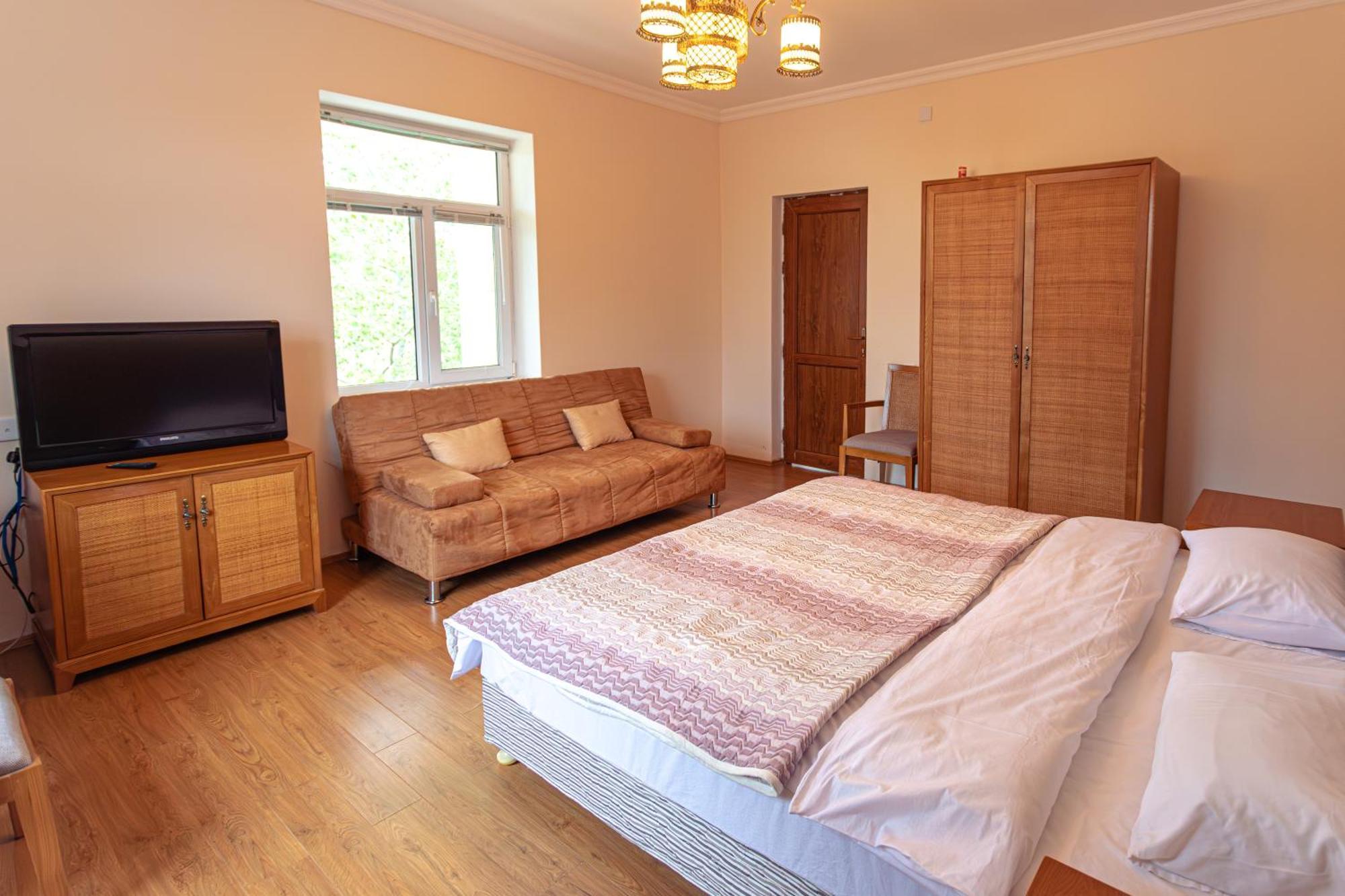 Chabiant Guesthouse Chateau Monolit Ikinci Yeniyol Exteriör bild