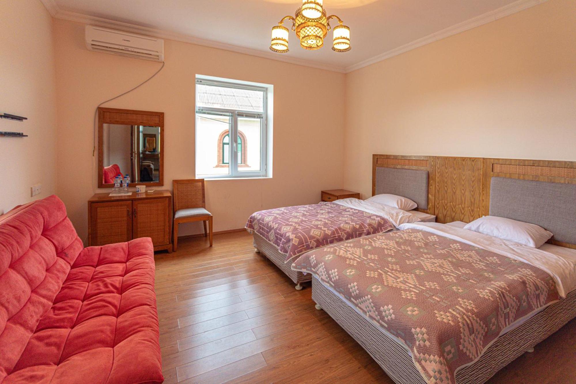 Chabiant Guesthouse Chateau Monolit Ikinci Yeniyol Exteriör bild