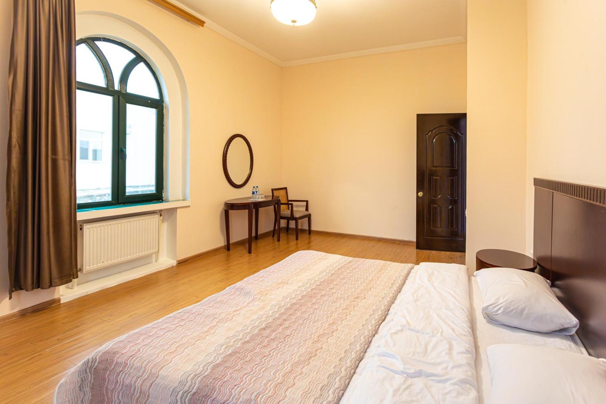 Chabiant Guesthouse Chateau Monolit Ikinci Yeniyol Exteriör bild
