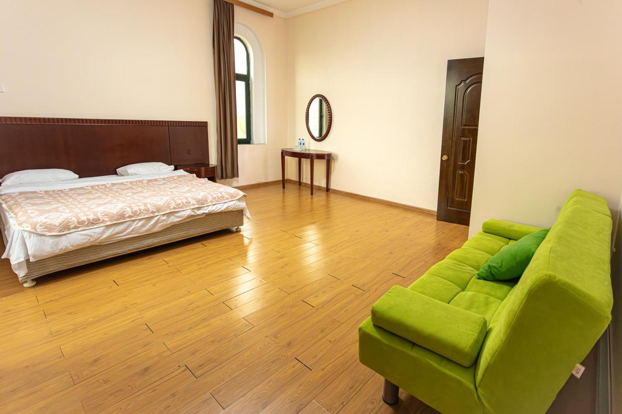 Chabiant Guesthouse Chateau Monolit Ikinci Yeniyol Exteriör bild