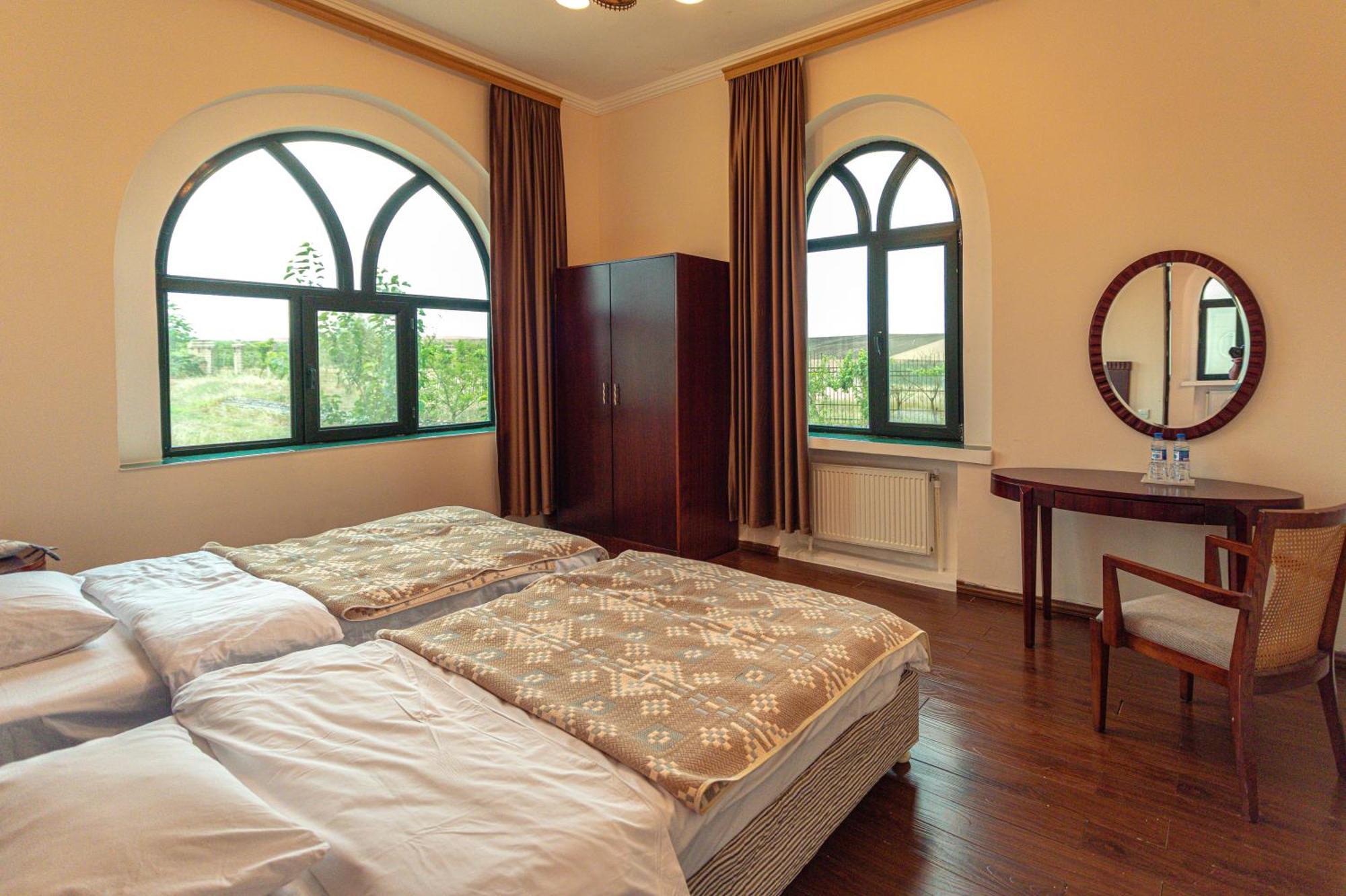 Chabiant Guesthouse Chateau Monolit Ikinci Yeniyol Exteriör bild