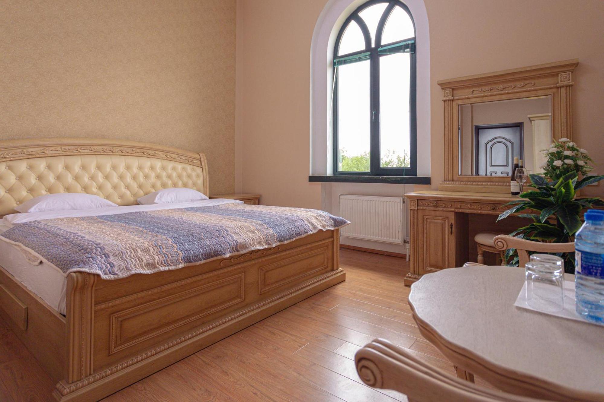 Chabiant Guesthouse Chateau Monolit Ikinci Yeniyol Exteriör bild