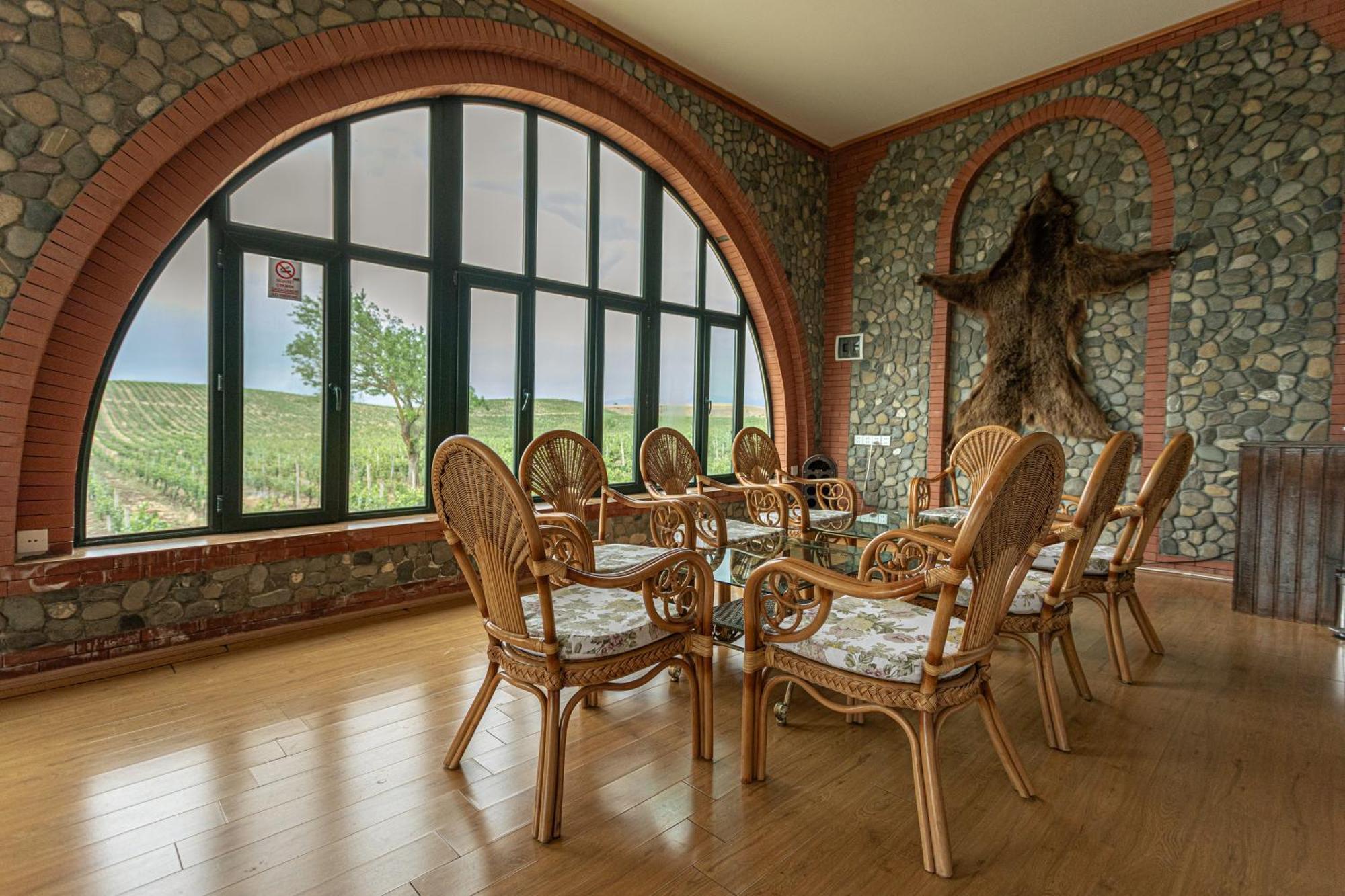 Chabiant Guesthouse Chateau Monolit Ikinci Yeniyol Exteriör bild