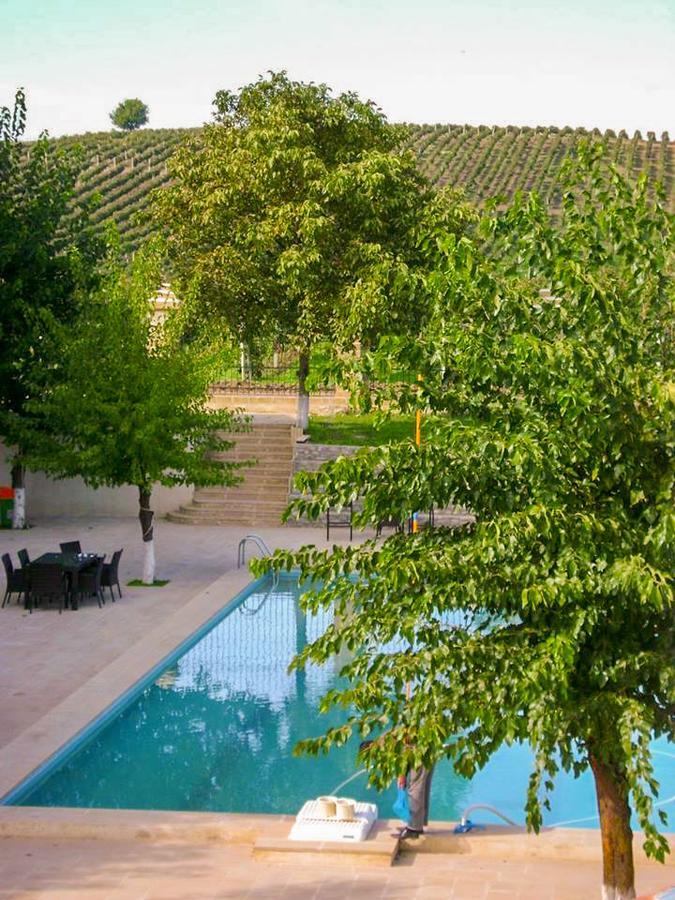 Chabiant Guesthouse Chateau Monolit Ikinci Yeniyol Exteriör bild