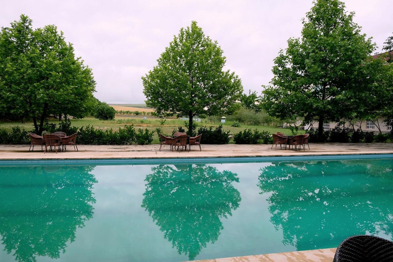 Chabiant Guesthouse Chateau Monolit Ikinci Yeniyol Exteriör bild